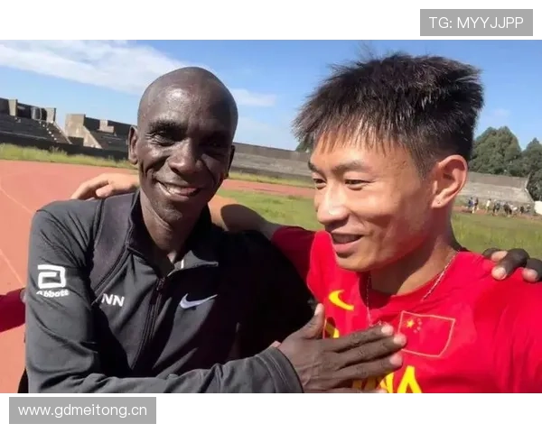 吴向东训练完直接去超市买打折菜，这反差谁懂啊