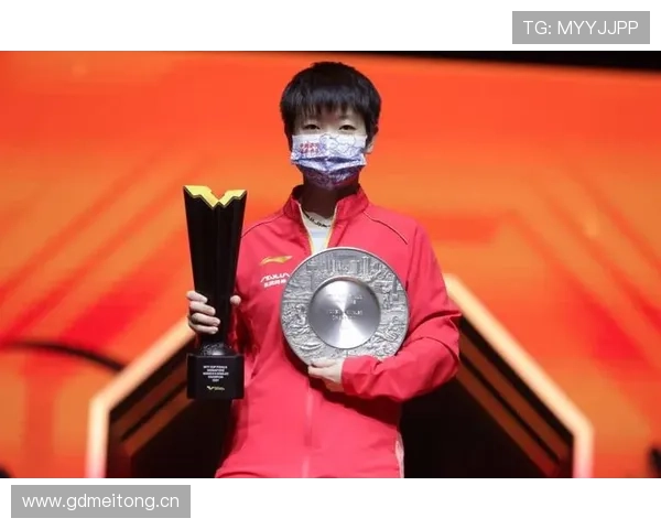 孙颖莎今天连换三个造型，感觉她家衣橱是开了个小型秀场吧？