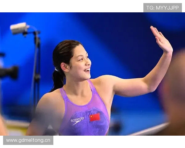 张雨霏训练日像军队，逛街时像走秀，刷卡声都不一样